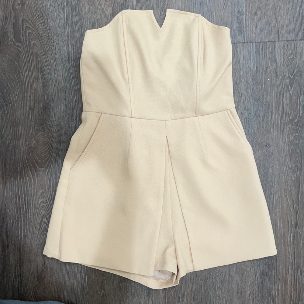 Hommage Los Angeles Cream Romper Size Medium
